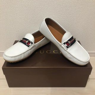 グッチ(Gucci)のグッチ　ホワイト　ローファー　ドライビングシューズ　美品　メンズ　レディース(デッキシューズ)