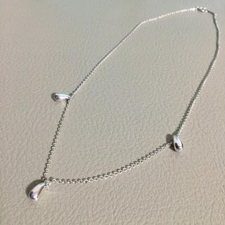 ティファニー(Tiffany & Co.)のTIFFANY&Co. スリーティアドロップ ネックレス シルバー (ネックレス)