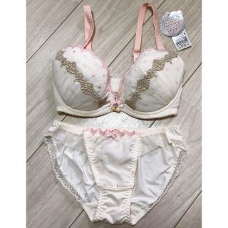 AMO'S STYLE(ブラ&ショーツセット)のフリマアイテム一覧 AMO'S STYLE(ブラ&ショーツセット)のフリマアイテム一覧