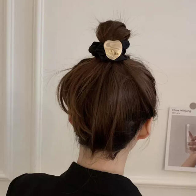 Lochie(ロキエ)の🩰 モチーフ付きシュシュ レディースのヘアアクセサリー(ヘアゴム/シュシュ)の商品写真