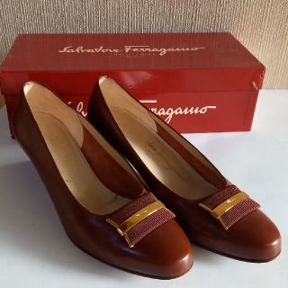 サルヴァトーレフェラガモ(Salvatore Ferragamo)のフェラガモ　パンプス　ブラウン(ハイヒール/パンプス)