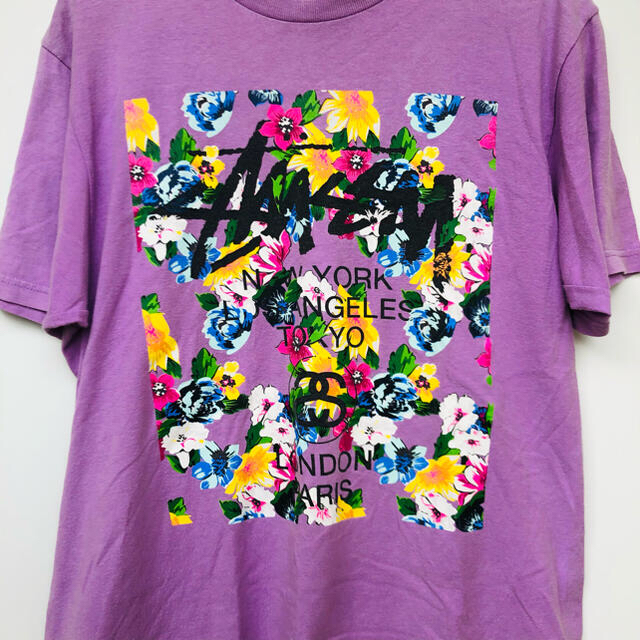 STUSSY(ステューシー)のStussy ステューシー ワールドツアー 花柄 半袖 Tシャツ 紫 Mサイズ レディースのトップス(Tシャツ(半袖/袖なし))の商品写真