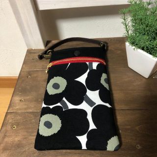 マリメッコ(marimekko)のスマホケース　スマホポーチ　かわいい！　ハンドメイド　マリメッコ  ウニッコ(ポーチ)