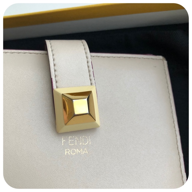 FENDI(フェンディ)のフェンディ＊財布(セリーヌ、トッズ、ルイヴィトン、プラダ、ロエベ、バレンシアガ レディースのファッション小物(財布)の商品写真