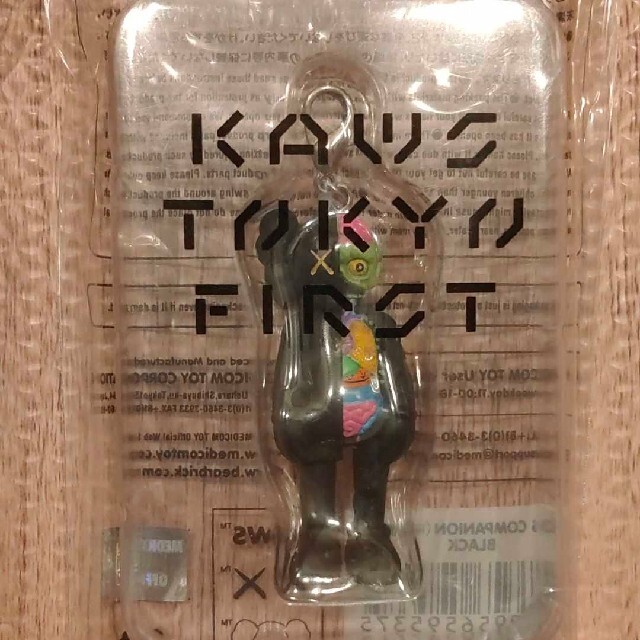 MEDICOM TOY - KAWS Tokyo first キーホルダー ３種の通販 by shop