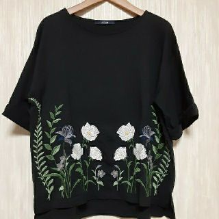 フーズフーギャラリー(WHO'S WHO gallery)の♡WHO’S WHO gallery　刺繍Tシャツ(Tシャツ(半袖/袖なし))