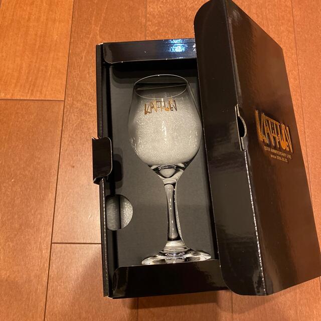 KAT-TUN(カトゥーン)のKAT-TUN  15TH ANNIVERSARY ワイングラス  1個　新品 エンタメ/ホビーのタレントグッズ(アイドルグッズ)の商品写真