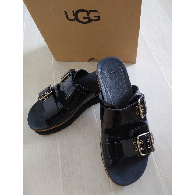 UGG　サンダル　25㎝　ウイメンズ　キャミー