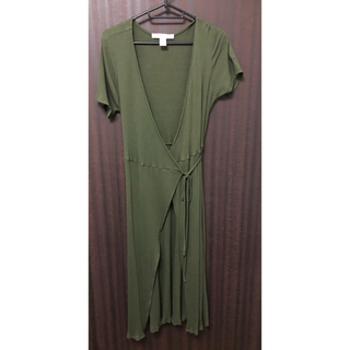 フォーエバートゥエンティーワン(FOREVER 21)のDark Green Split Maxi Dress (ロングワンピース/マキシワンピース)