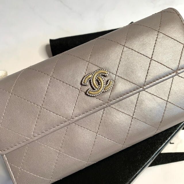 CHANEL(シャネル)のCHANEL シャネル 美品 限定ココ マトラッセ ココマドモアゼル 長財布 レディースのファッション小物(財布)の商品写真