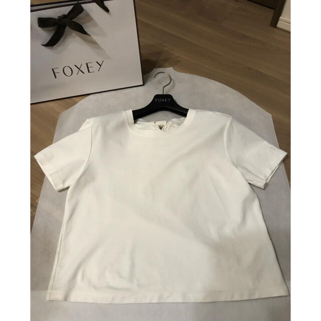 FOXEY(フォクシー)のFOXEY  2021年　美品 TOPS "SOUTHAMPTON" レディースのトップス(シャツ/ブラウス(半袖/袖なし))の商品写真