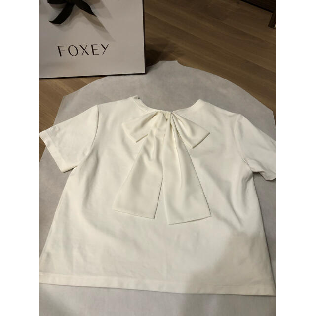 FOXEY(フォクシー)のFOXEY  2021年　美品 TOPS "SOUTHAMPTON" レディースのトップス(シャツ/ブラウス(半袖/袖なし))の商品写真