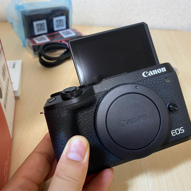 Canon(キヤノン)のCanon EOS M6 MARK II ボディ スマホ/家電/カメラのカメラ(ミラーレス一眼)の商品写真