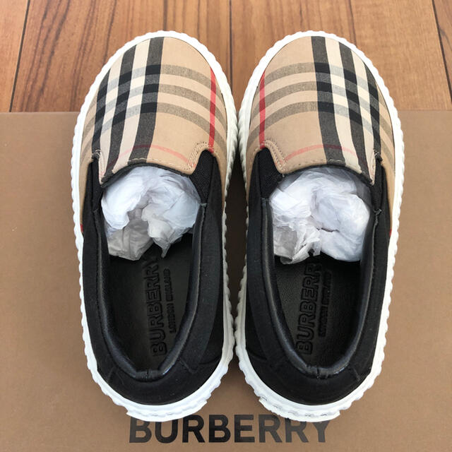 BURBERRY(バーバリー)の【ご専用】バーバリーチルドレン シューズ 27 キッズ/ベビー/マタニティのキッズ靴/シューズ(15cm~)(スリッポン)の商品写真