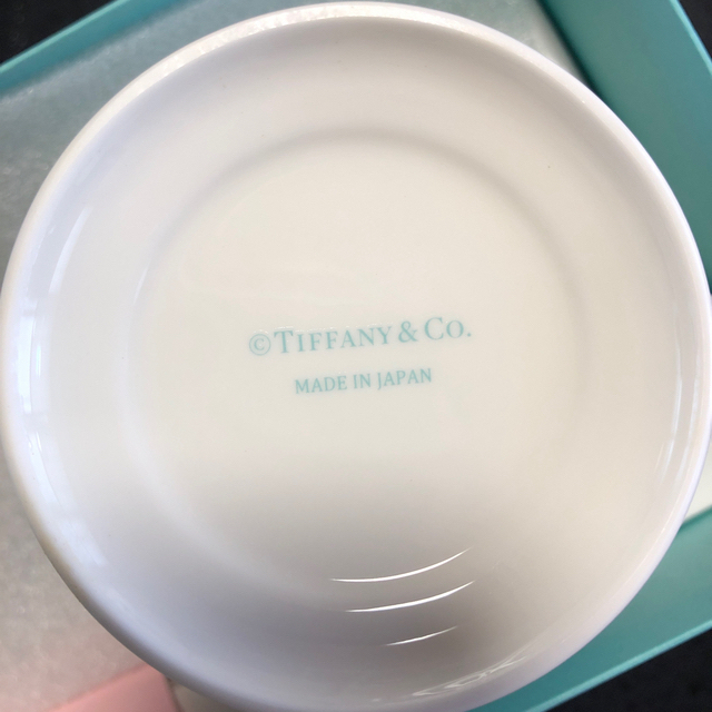 Tiffany & Co.(ティファニー)のhanachan様専用。新品ティファニー　プラチナブルーバンド　ペア　マグカップ インテリア/住まい/日用品のキッチン/食器(グラス/カップ)の商品写真