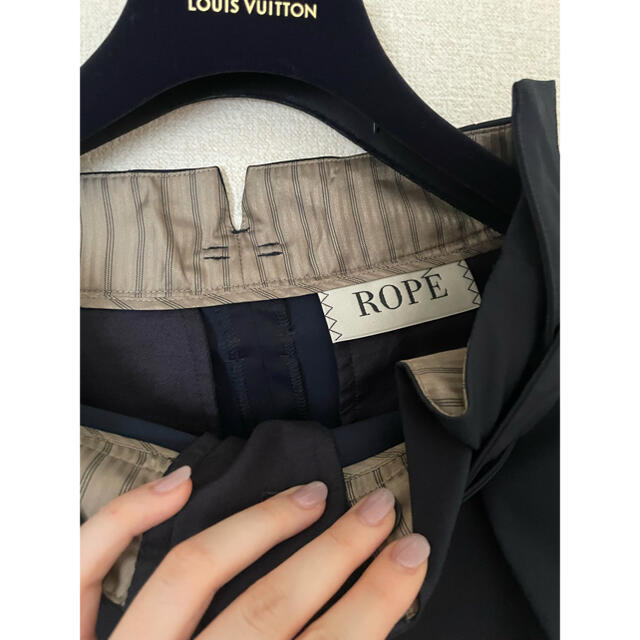 ROPE’(ロペ)のロペ　ハイウエストワイドパンツ　着痩せ効果◎ レディースのパンツ(クロップドパンツ)の商品写真