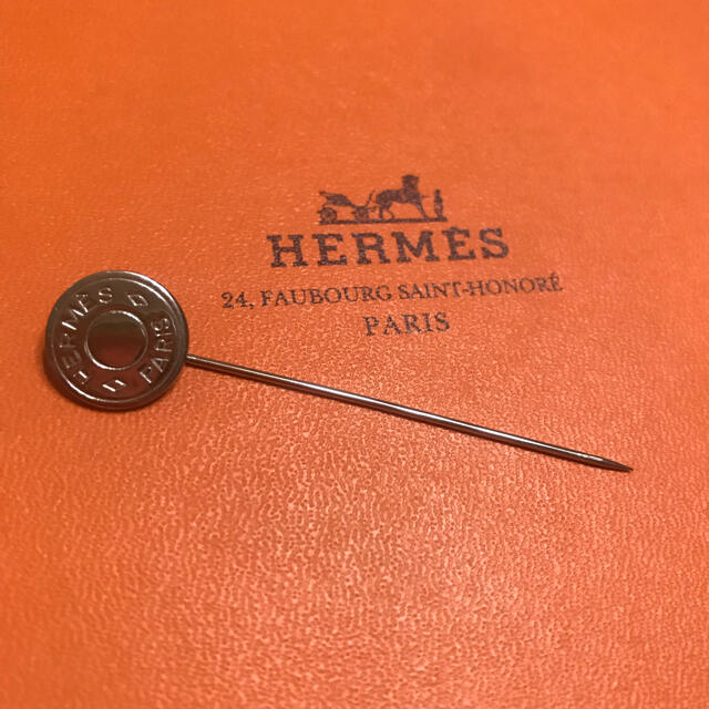 Hermes(エルメス)のHERMES エルメス 訳あり セリエ ピンブローチ ビンテージ レディースのアクセサリー(ブローチ/コサージュ)の商品写真