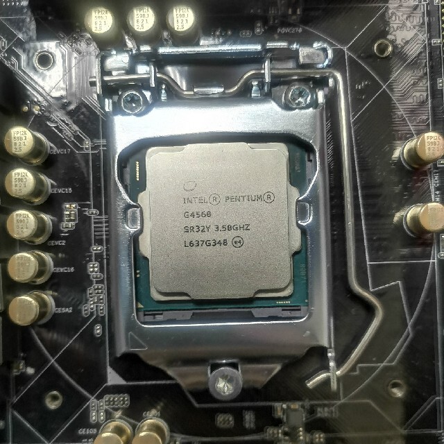 美品 Intel Pentium G4560  LGA1151 CPU インテル 4