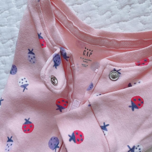 babyGAP(ベビーギャップ)の354.てんとう虫ロンパース キッズ/ベビー/マタニティのベビー服(~85cm)(ロンパース)の商品写真