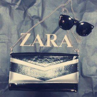 ザラ(ZARA)のZARA エナメルクラッチバック　値下げ(クラッチバッグ)