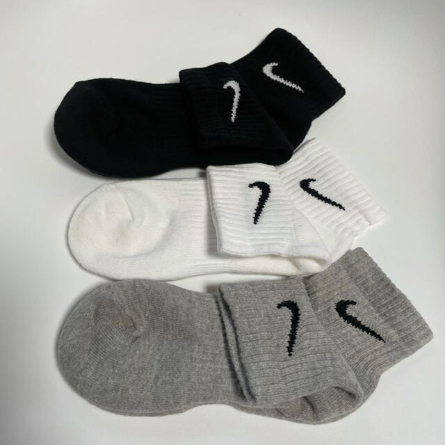 NIKE(ナイキ)のS サイズ NIKE ナイキ ソックス 靴下 3足組     21 〜 23 ㎝ レディースのレッグウェア(ソックス)の商品写真