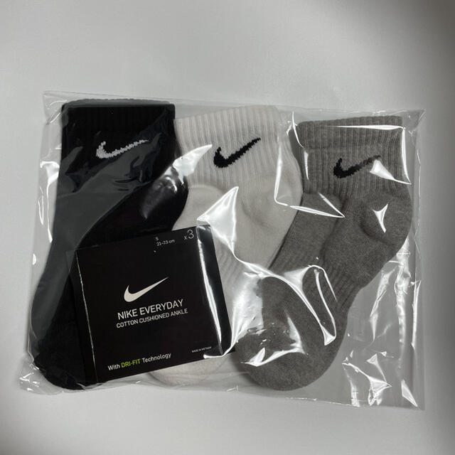 NIKE(ナイキ)のS サイズ NIKE ナイキ ソックス 靴下 3足組     21 〜 23 ㎝ レディースのレッグウェア(ソックス)の商品写真