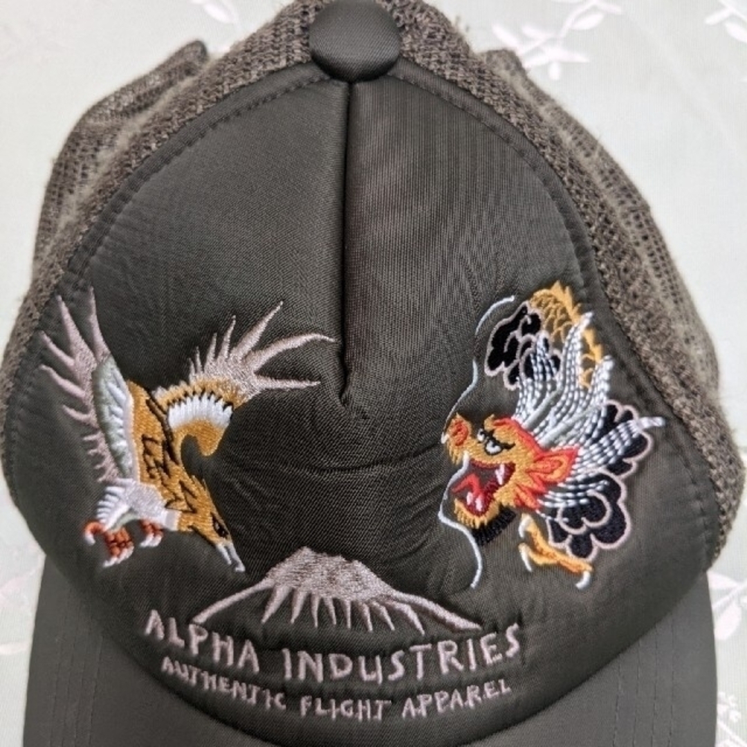 ALPHA INDUSTRIES(アルファインダストリーズ)のアルファ　インダストリーズ　和柄　鷹　富士　龍刺繍　54~56cmキャップ　帽子 メンズの帽子(キャップ)の商品写真