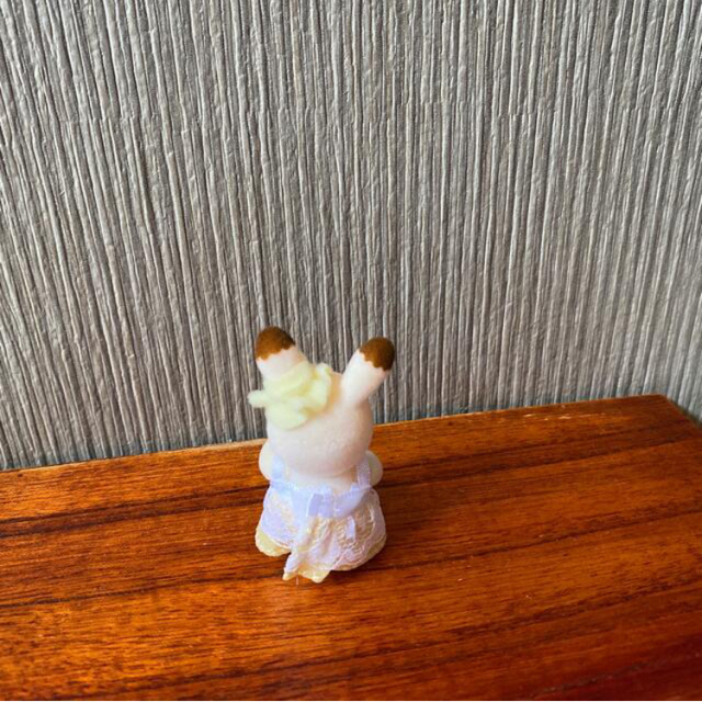 EPOCH(エポック)のシルバニアファミリー クマの赤ちゃん オレンジ園児服  ショコラウサギ エンタメ/ホビーのおもちゃ/ぬいぐるみ(ぬいぐるみ)の商品写真