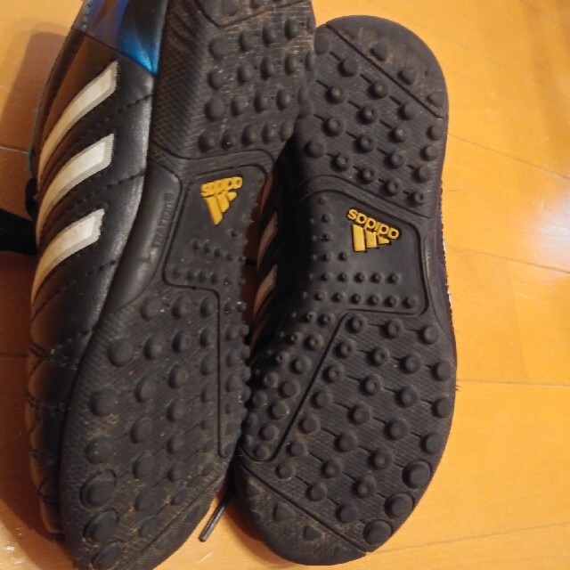 adidas(アディダス)のアディダス　トレーニングシューズ　19cm スポーツ/アウトドアのサッカー/フットサル(シューズ)の商品写真