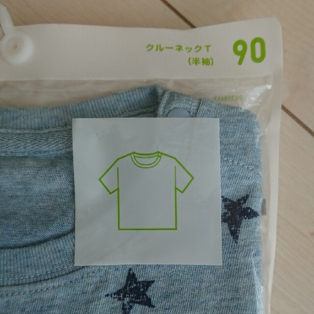 UNIQLO(ユニクロ)のユニクロ クルーネックT 90サイズ キッズ/ベビー/マタニティのキッズ服男の子用(90cm~)(Tシャツ/カットソー)の商品写真