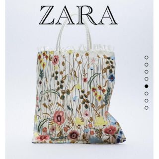 ザラ(ZARA)のZARA 刺繍入りフラワーチュールトートバッグ(トートバッグ)