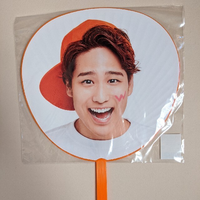 ジャニーズWEST 神山智洋 公式うちわ | フリマアプリ ラクマ