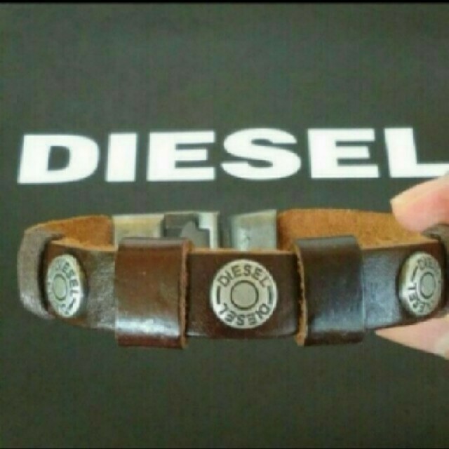 DIESEL(ディーゼル)のDIESEL  未使用に近い状態です。 メンズのアクセサリー(ブレスレット)の商品写真