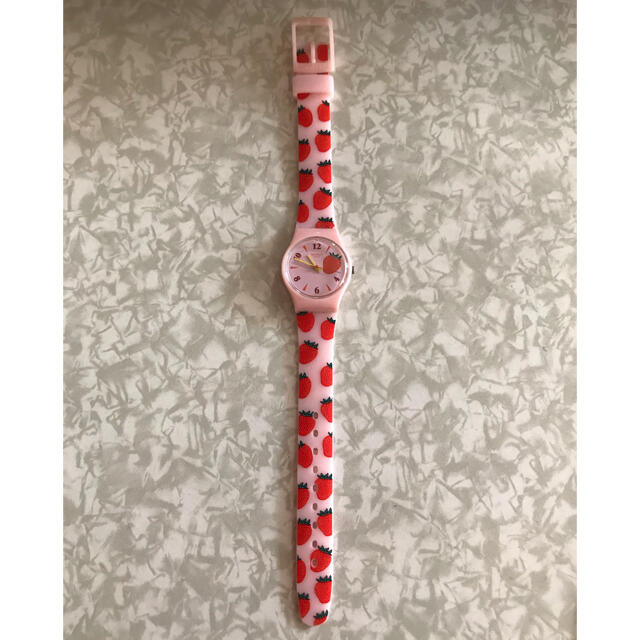 swatch(スウォッチ)のスウォッチ swatch ストロベリー腕時計新品　7/31まで３５００円セール！ レディースのファッション小物(腕時計)の商品写真