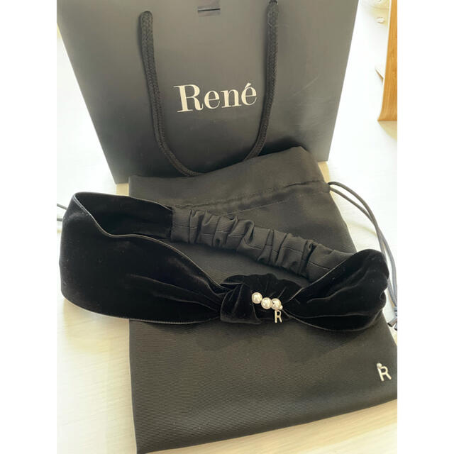 René(ルネ)の専用品⭐︎ルネ rene ベロアヘアバンド　パール　未使用 レディースのヘアアクセサリー(ヘアバンド)の商品写真