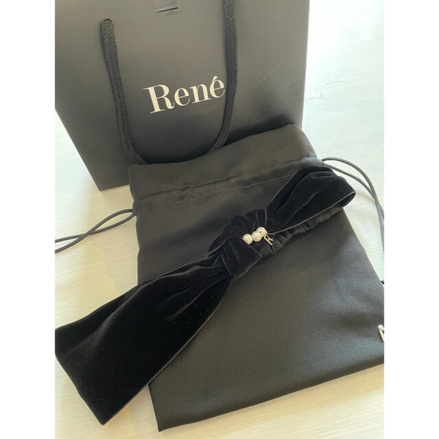 René(ルネ)の専用品⭐︎ルネ rene ベロアヘアバンド　パール　未使用 レディースのヘアアクセサリー(ヘアバンド)の商品写真