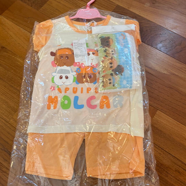 【110サイズ】PUI PUIモルカーパジャマ　クリーム色 キッズ/ベビー/マタニティのキッズ服男の子用(90cm~)(パジャマ)の商品写真