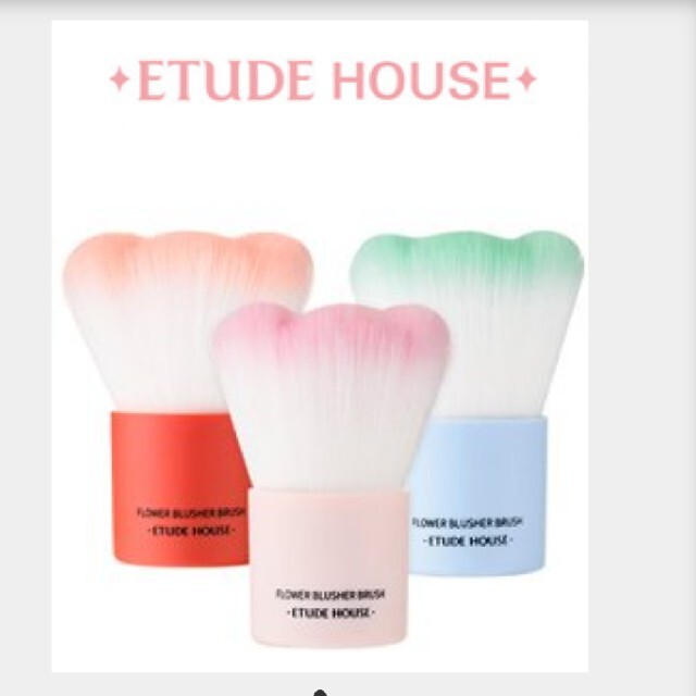 ETUDE HOUSE(エチュードハウス)のエチュードハウス ETUDE HOUSE フラワー ブラッシャー ブラシ コスメ/美容のメイク道具/ケアグッズ(ブラシ・チップ)の商品写真