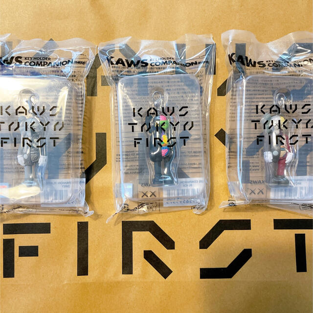 KAWS Tokyo FIRST キーホルダー種セット カウズ トウキョウ