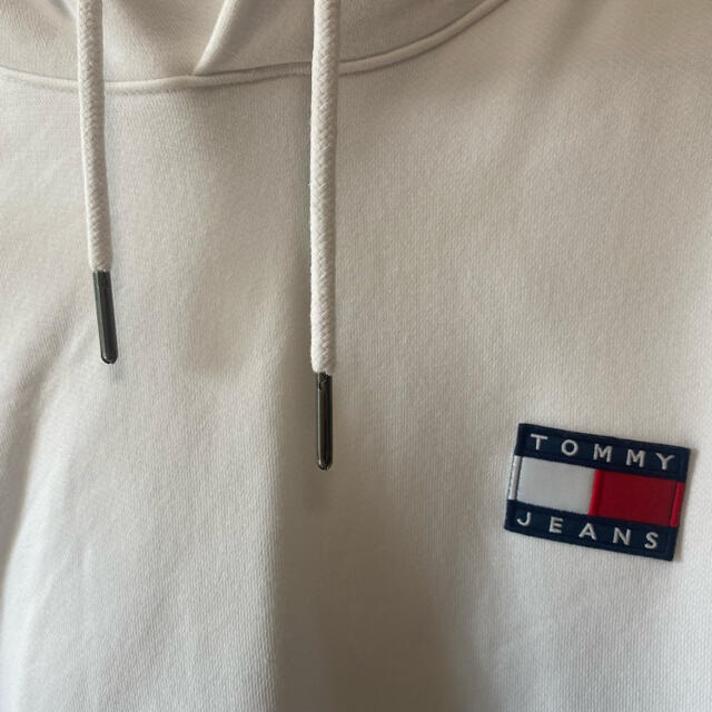 TOMMY HILFIGER(トミーヒルフィガー)のトミーヒルフィガー　白Hoodie レディースのトップス(パーカー)の商品写真