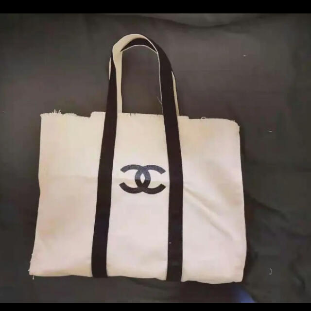 バッグ新品  CHANEL シャネル　トートバッグ