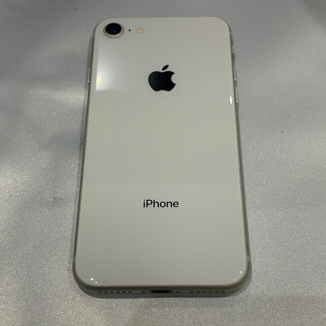 iPhone(アイフォーン)のiPhone8 64GB MQ792J/A ベゼル欠け スマホ/家電/カメラのスマートフォン/携帯電話(スマートフォン本体)の商品写真