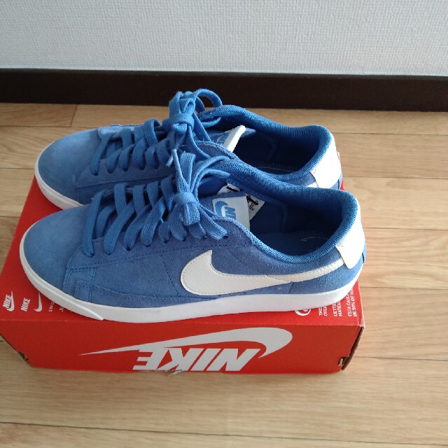 NIKE W BLAZER LOW SD 25 レディースの靴/シューズ(スニーカー)の商品写真