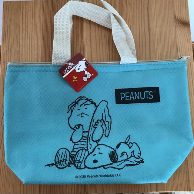 PEANUTS(ピーナッツ)の専用商品　　新品　保温・保冷　ランチバッグ　スヌーピー　ブルー インテリア/住まい/日用品のキッチン/食器(弁当用品)の商品写真