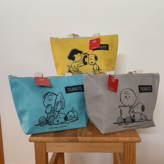 PEANUTS(ピーナッツ)の専用商品　　新品　保温・保冷　ランチバッグ　スヌーピー　ブルー インテリア/住まい/日用品のキッチン/食器(弁当用品)の商品写真