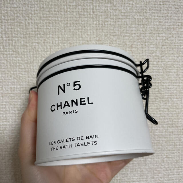 CHANEL(シャネル)のシャネル　バスタブレット　新品　開封確認済 コスメ/美容のボディケア(入浴剤/バスソルト)の商品写真