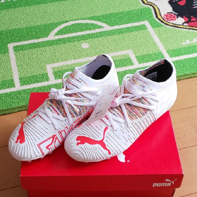 PUMA(プーマ)のPUMA◇ジュニアサッカースパイク◇フューチャーZ3.1MG JR◇新品◇プーマ スポーツ/アウトドアのサッカー/フットサル(シューズ)の商品写真