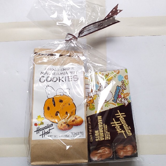 SNOOPY(スヌーピー)のハワイアンホーストスヌーピートートバッグ(チョコ&クッキー)セット 食品/飲料/酒の食品(菓子/デザート)の商品写真