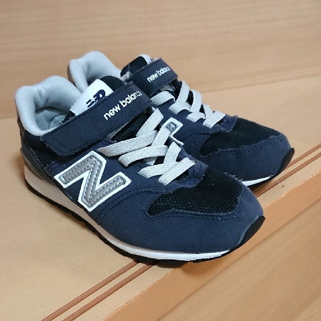 New Balance(ニューバランス)のNew balance 996 スニーカー キッズ 18㎝ キッズ/ベビー/マタニティのキッズ靴/シューズ(15cm~)(スニーカー)の商品写真