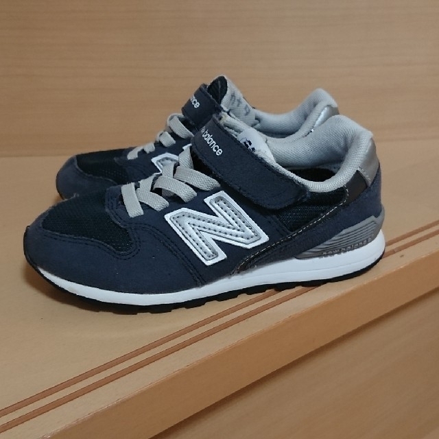 New Balance(ニューバランス)のNew balance 996 スニーカー キッズ 18㎝ キッズ/ベビー/マタニティのキッズ靴/シューズ(15cm~)(スニーカー)の商品写真